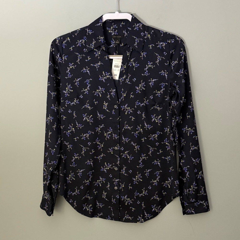 Ann Taylor Essential Navy Floral Button Front Blouse XS NWT Long Sleeve Top